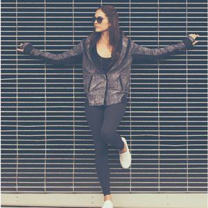 lululemon - To Class Jacket - sz 6